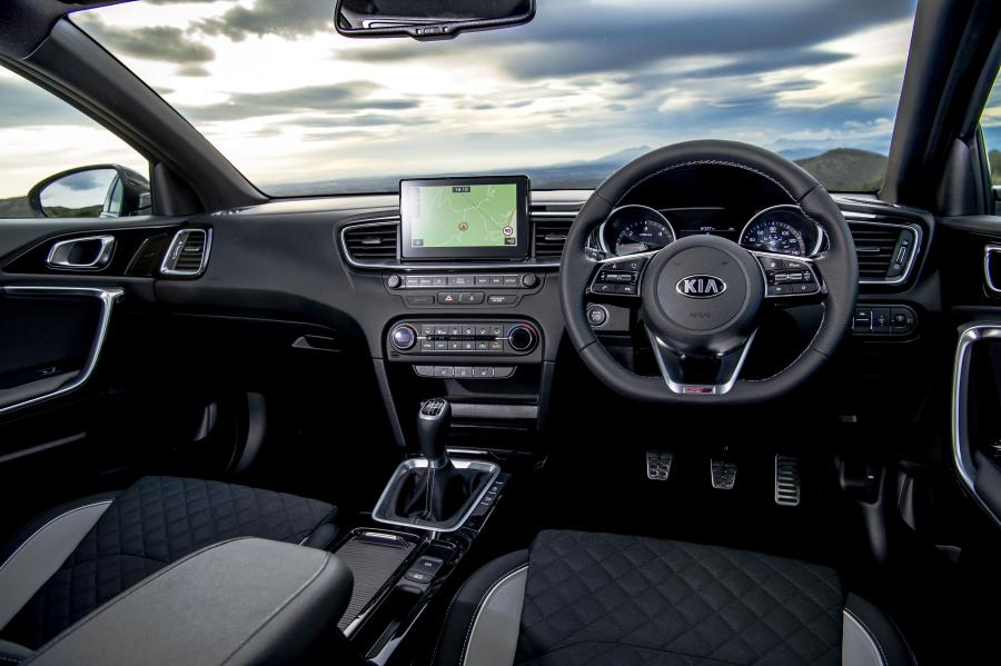 Торпедо Kia ProCeed GT Line 2019 года  (UK) (фото 40 из 40)